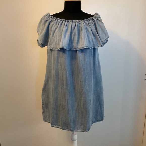 3. Sneak Peek Light Wash Off the Shoulder Chambray Dress Size Large - Picture 1 of 5
